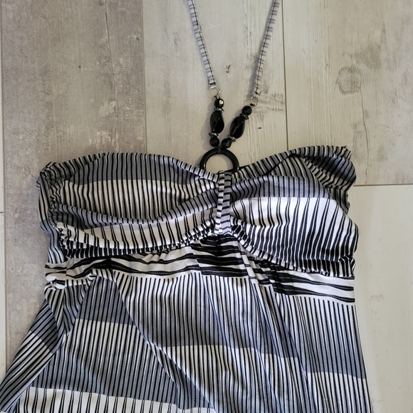 Summer dress. Tie up around neck. Size M - Picture 2 of 3